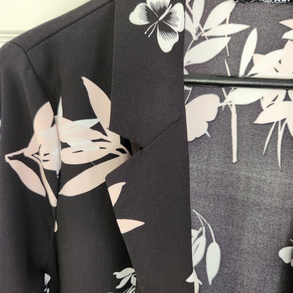Roz & Ali Black and White Floral Wrap Open Jacket, Lapel Collar, Long Sleeve - Picture 5 of 10